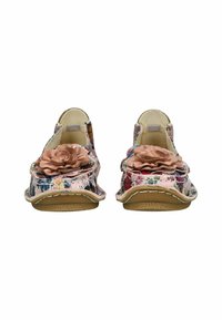 Scarpe slip-on con stampa floreale su sfondo rosa, con un'accortezza in tessuto a forma di fiore, design curvo e suola in gomma testurizzata.