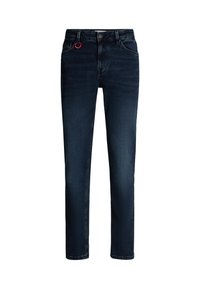 Jeans en denim bleu foncé avec une coupe droite, présentant un anneau en métal rouge sur la boucle de ceinture avant et un style classique à cinq poches.
