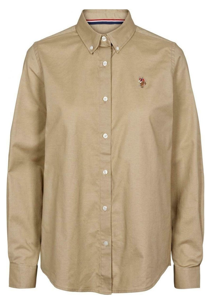 Camicia a maniche lunghe color tan in cotone con colletto button-down, bottoni bianchi e un piccolo design ricamato sul lato sinistro del petto.