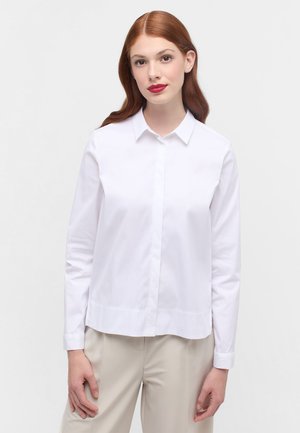 Weißes Langarmhemd mit Kentkragen, durchgehender Knopfleiste und geradem Schnitt. Glatte Baumwollqualität, minimalistisches Design.