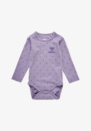 Lilla langærmet bodysuit lavet af blødt bomuld. Har små mørklilla mønstre og trykknapper ved skulderen og bunden.