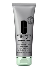 Clinique 2-in-1 Aktivkohle-Maske und Peeling in einer metallisch silbernen Tube mit mintgrünem Deckel, versehen mit auffälligem schwarzem Text und Nachhaltigkeitssymbol.