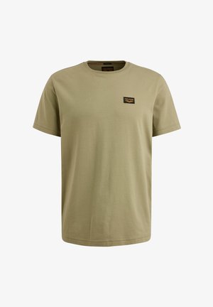 Olijfgroene katoenen T-shirt met een ronde hals, korte mouwen en een klein zwart logo-opdruk aan de linkerkant van de borst. Zijdezachte textuur.