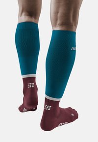 CEP THE RUN COMPRESSION SOCKS KNEE-HIGH MEN - MADE IN GERMANY - Calzettoni - petrol dark red