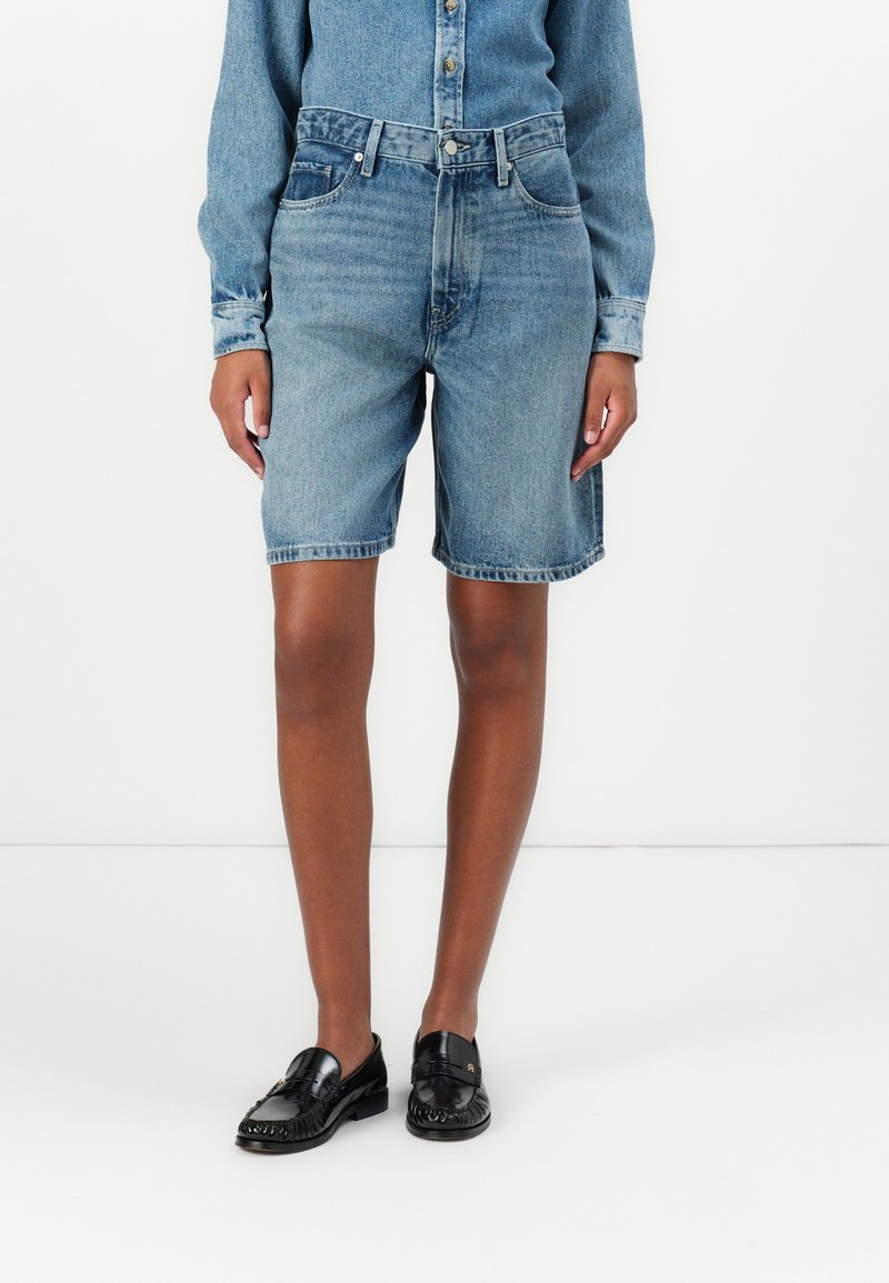 Tommy Hilfiger LANA BERMUDA - Denim shorts - blue denim