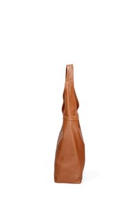 Borsa a tote in pelle tan con una texture morbida, design alto e manici allungati. La borsa ha una forma morbida e non presenta chiusure o decorazioni visibili.