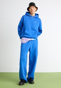 Jordan JORDAN BROOKLYN FLEECE - Treniņtērpa apakšdaļas - sport blue/white