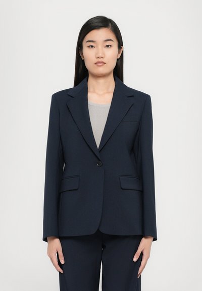 Marineblazer met een enkele knoopsluiting, notch-lapels en twee voorzakken, gemaakt van een gladde, solide textuur stof.