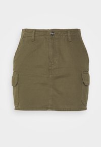 Oliven grønn cargo skjørt laget av slitesterkt stoff, med to side lommer og knappelukking foran. Slim fit med en litt buet hem.