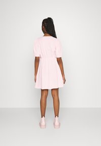 Vero Moda Petite Vapaa-ajan mekko - pink