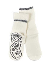 Calze in misto cotone, di colore crema con un bordo a righe grigie. Presentano un motivo a pois di gomma testurizzata sulla suola per una maggiore aderenza. Marca: FALKE.