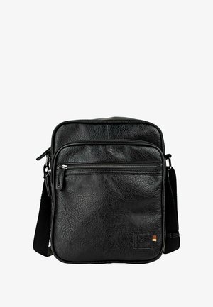Bolso de hombro de cuero negro con superficie texturizada, que cuenta con dos compartimentos con cremallera y una correa ajustable. Pequeño logo de la marca como detalle.
