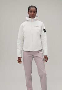 Adidas Terrex NATIONAL GEOGRAPHIC WOMEN SOFTSHELL JACKET - Casaco softshell - orbit grey