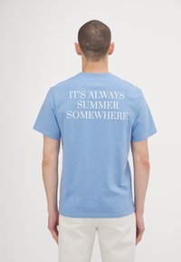 arrels Barcelona Apdrukāts T-krekls - light blue