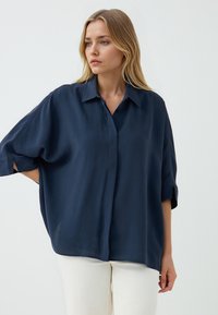 Unselected, dark blue