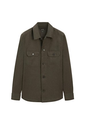 Veste-chemise à manches longues vert olive foncé avec col, fermeture à boutons, deux poches poitrine à rabat avec boutons et poignets boutonnés.