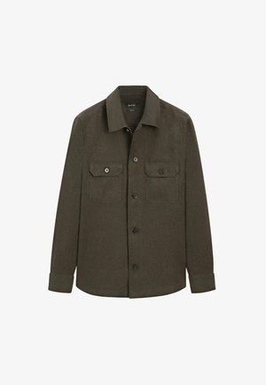 Veste-chemise à manches longues vert olive foncé avec col, fermeture à boutons, deux poches poitrine à rabat avec boutons et poignets boutonnés.