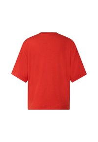 Rood T-shirt met korte mouwen, gemaakt van zacht katoenen stof. Losse pasvorm, ronde halslijn en een rechte zoom zonder zichtbare labels of patronen.
