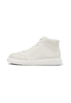 Białe skórzane sneakersy za kostkę z tonalnym przeszyciem i okrągłym noskiem, z teksturowaną gumową podeszwą i minimalistycznym wzornictwem.