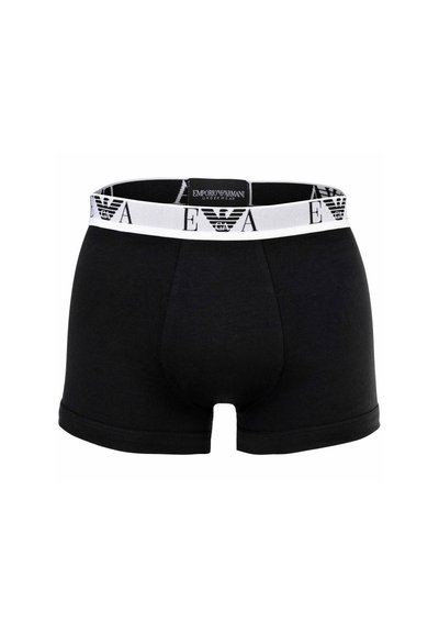 Μαύρα ανδρικά εσώρουχα boxer με λευκή μέση που φέρει το λογότυπο Emporio Armani και τα γράμματα EA, εκτεθειμένα σε λευκό φόντο.