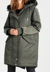 Tommy Hilfiger Abrigo de plumas - olive