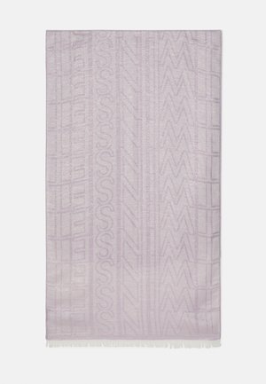 Sciarpa intrecciata lilla con un sottile motivo di lettere e forme geometriche. Rifinita con bordi frangiati, texture morbida e tessuto leggero.