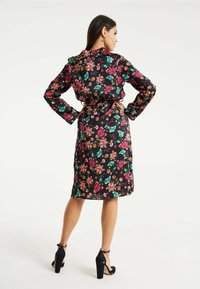 Liquorish FLORAL PRINT - Shirt dress - black