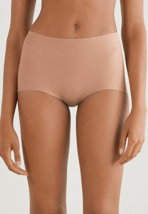 Beige naadloze high-waisted onderbroeken met een gladde textuur. Beschikt over een brede tailleband en een minimalistisch ontwerp, dat volledige bedekking biedt.