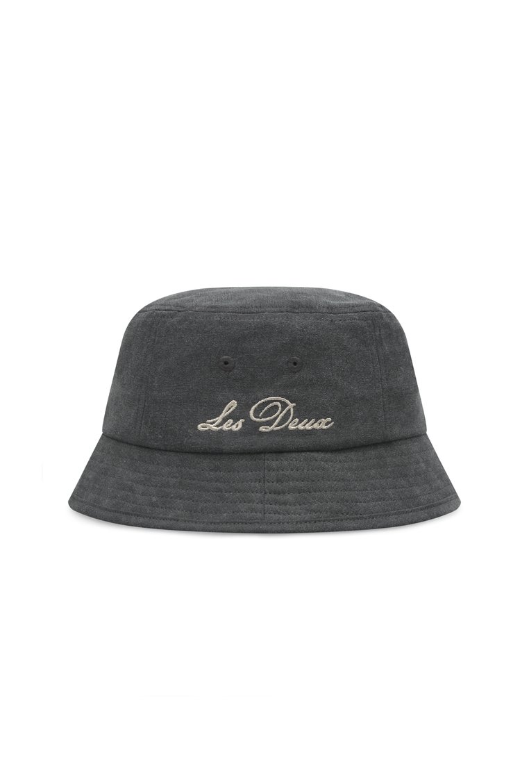 Cappello a secchiello grigio realizzato in tessuto morbido, con la scritta ricamata "Les Deux" in un colore più chiaro sulla parte anteriore, dotato di una visiera strutturata.