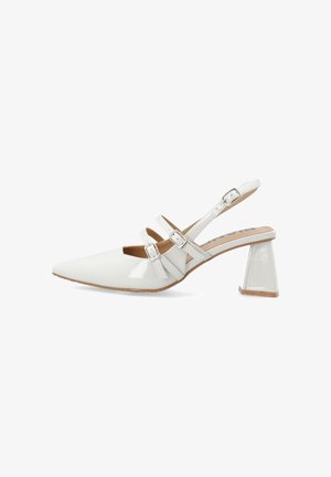 Zapato de salón slingback de charol blanco con puntera puntiaguda, dos tiras ajustables con hebilla y tacón de bloque.
