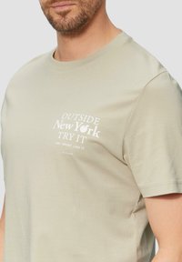 s.Oliver - T-shirt z nadrukiem