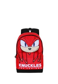 Mochila roja con una gran imagen de Knuckles el Erizo en la parte frontal, acentos negros y correas ajustables. El texto dice "KNUCKLES EL ERIZO."