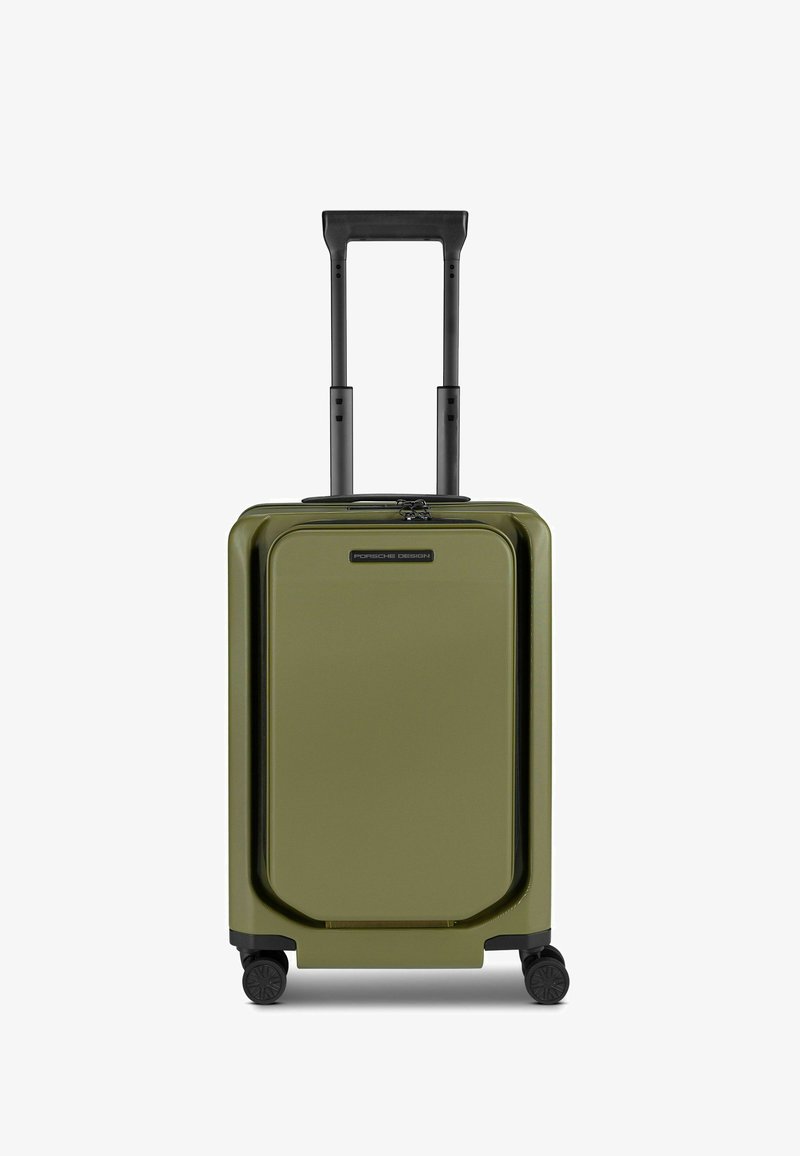 Maleta rígida color verde oliva con textura suave, mango retráctil negro y cuatro ruedas para facilitar la maniobrabilidad.