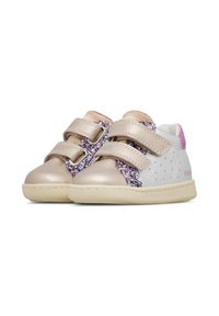 Scarpe per bambini con velcro, punta metallica dorata, lati bianchi e un accento di glitter multicolore sul lato esterno. Suola in gomma.