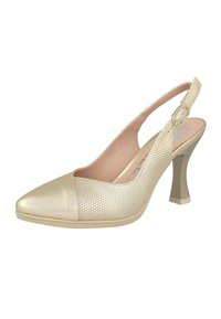 Zapato de salón dorado con tiras traseras, puntera afilada, parte superior texturizada y frontal liso; cuenta con un tacón delgado y una hebilla redonda para el ajuste.