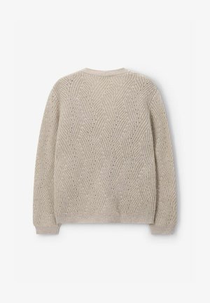Pull beige en maille, présentant un motif chevron texturé, manches longues, col et poignets côtelés, avec une coupe décontractée et un matériau doux.