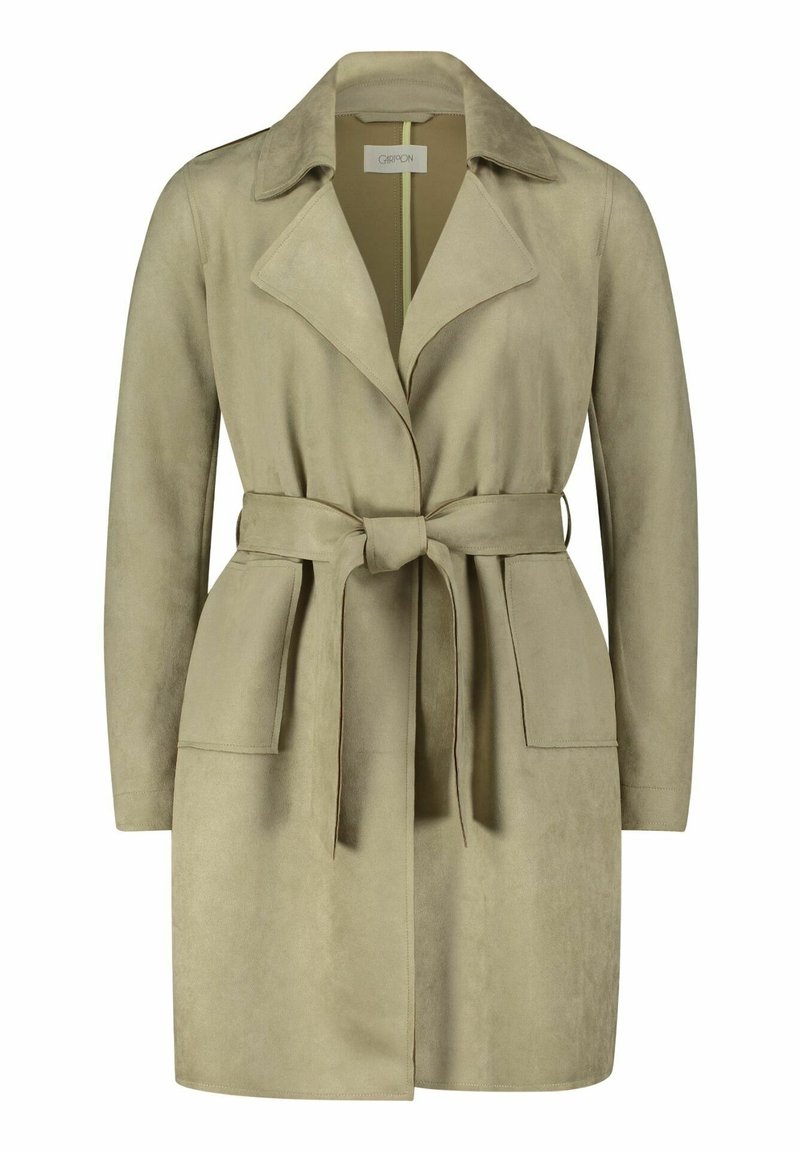 Trench-coat en suède kaki avec un col cranté, ceinture à nouer à la taille, deux poches avant et manches longues. Texture lisse, longueur au genou.