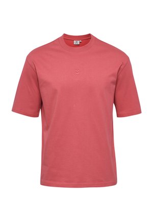 Enkel T-shirt med korte ærmer og rund hals i ensfarvet støvet pink med et lille Chevron-design centreret under halsudskæringen.