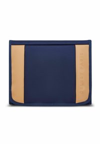 Organizzatore in tessuto blu navy con un pannello accentato in beige liscio. Presenta un esterno texture e una marcatura in rilievo sul lato.
