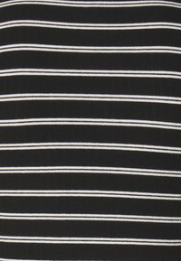 Pieces PCFOLLY CROP - Apdrukāts T-krekls - black/white