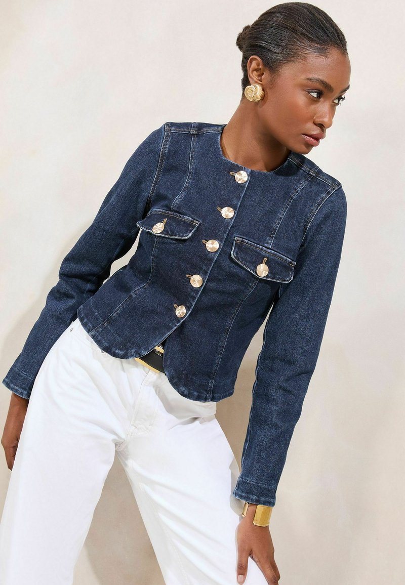 Giacca Corta In Denim Donna DISSA – Effetto Lavato Con Cappuccio, Taglie Forti - 3