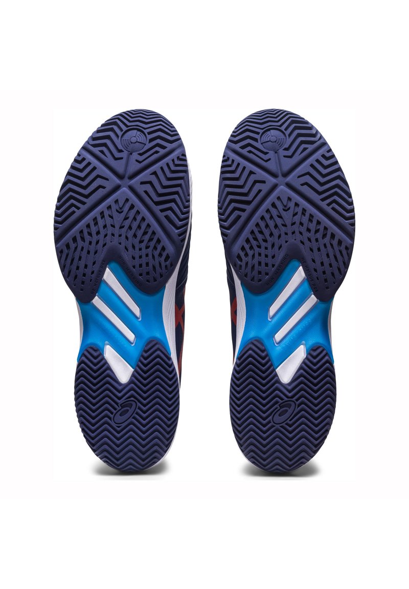 Le suole delle scarpe presentano una gomma viola testurizzata con un motivo a zig-zag, accenti blu e dettagli bianchi, progettate per garantire trazione e stabilità.
