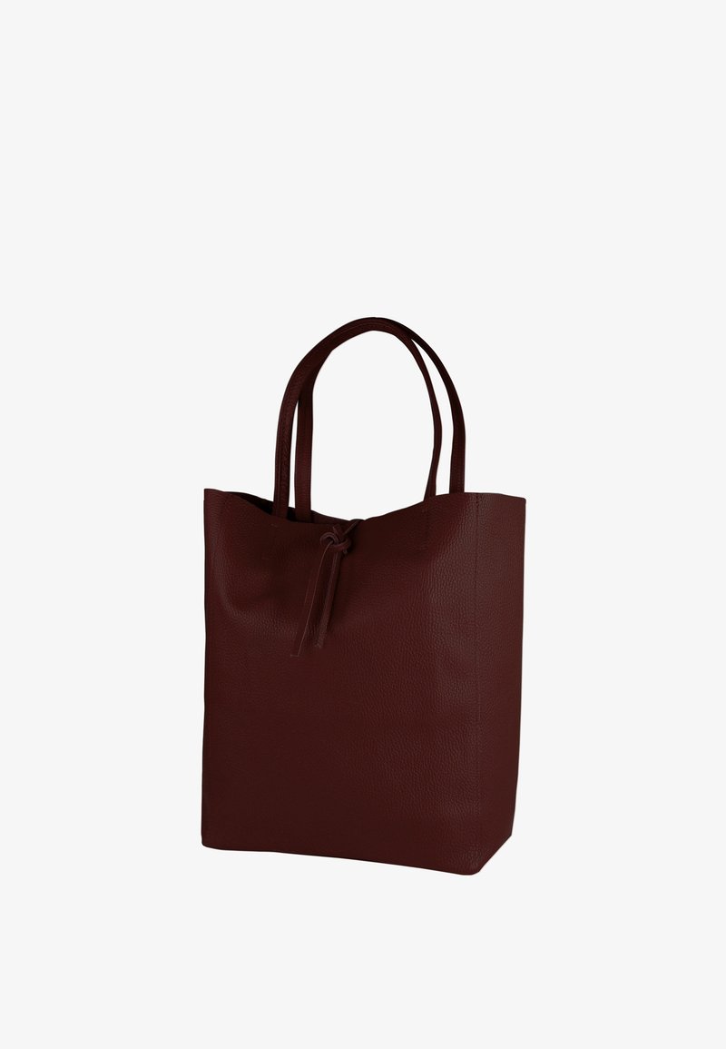Bordeauxkleurige leren draagtas met dubbele handvatten, een gestructureerd oppervlak en een trekkoordsluiting aan de bovenkant. Vierkant ontwerp zonder zichtbare metalen details.