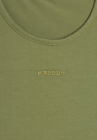 Freddy CROPPED SLIM FIT - Top - oil green direct dyed