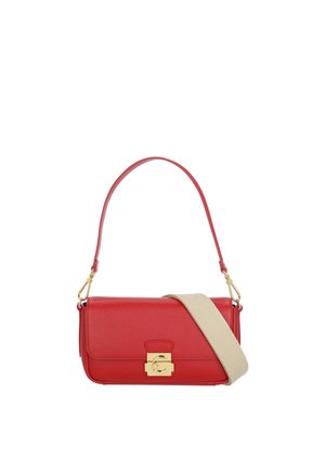 Borsa a tracolla in pelle rossa con chiusura in tono oro e tracolla in tessuto beige removibile.