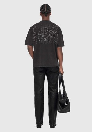 AllSaints, ROLLER SS CREW - Camiseta estampada - washed black