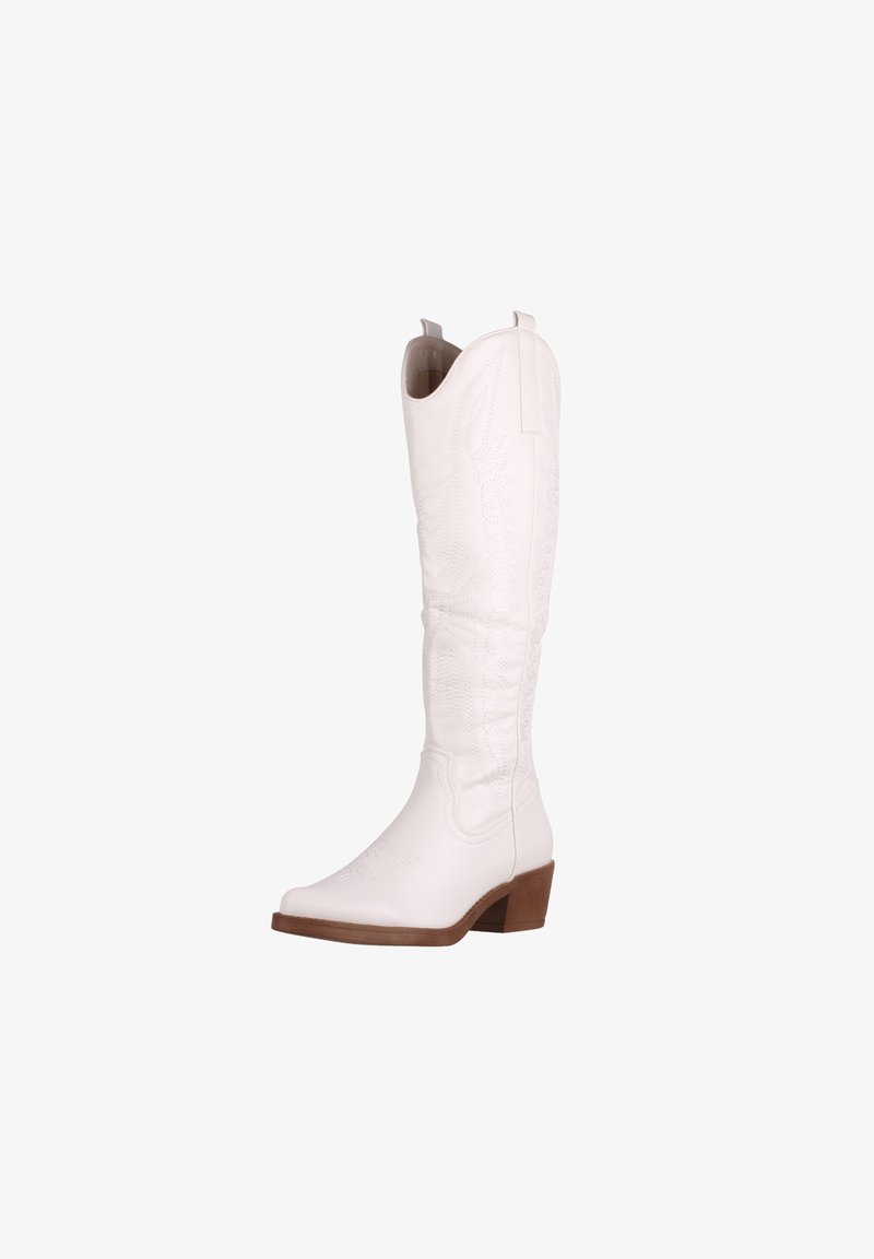 Weißer kniehoher Cowboy-Stiefel aus Leder mit dekorativen Nähten und braunem Blockabsatz vor einem schlichten weißen Hintergrund.