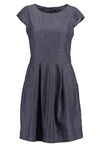 Robe gris foncé à manches courtes, longueur jusqu'aux genoux, avec un col rond et une taille cintrée, fabriquée en tissu texturé.