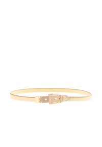 Ceinture dorée fine en matériau métallique lisse avec une finition texturée. Elle présente une boucle dorée brillante et une fermeture ajustable.