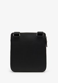 Borsa nera con texture, di forma rettangolare, dotata di due manici robusti e di una chiusura con zip sulla parte superiore per una conservazione sicura.